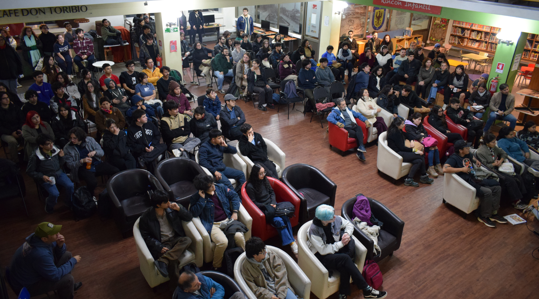 Exitosa inauguración del ciclo Cafés Científicos 2025 reunió a gran audiencia en la Biblioteca Municipal de Concepción