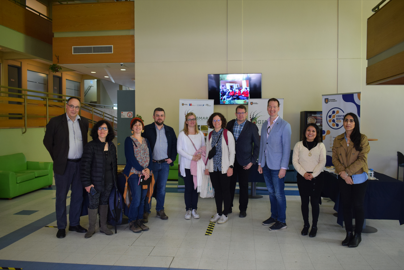 Delegación finlandesa visitó las instalaciones del Centro de Biotecnología UdeC