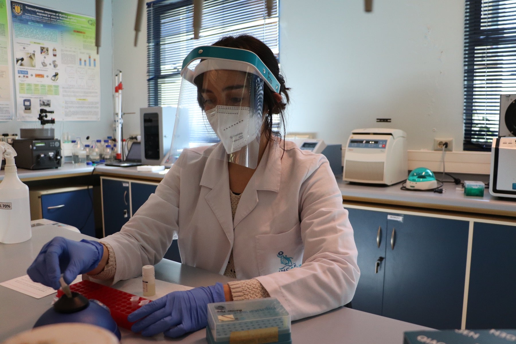 Académicos analizaron con humor y anécdotas a la industria de la producción científica