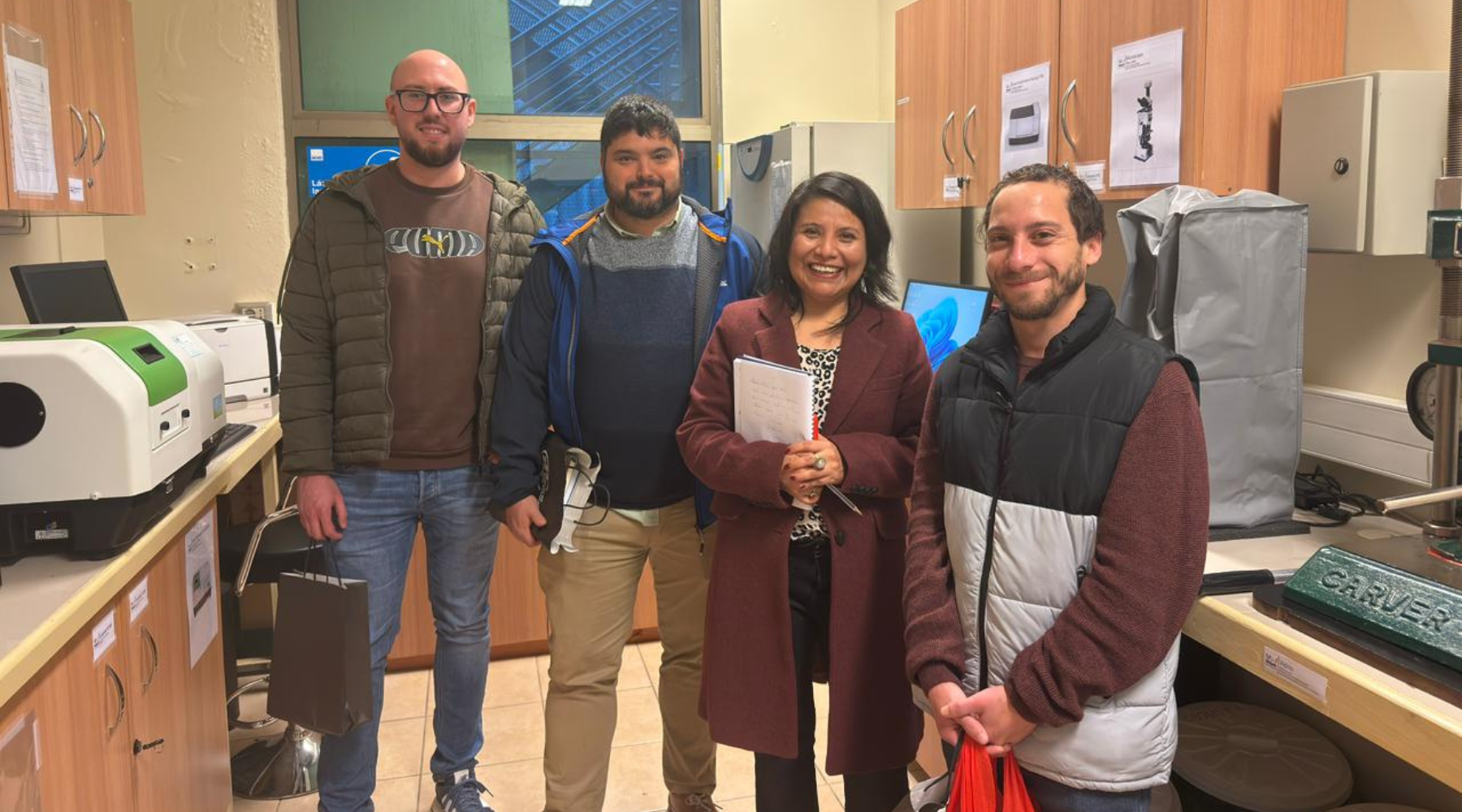 Investigadores de la Universidad de Córdoba visitan el CB-UdeC para impulsar colaboraciones en tecnologías espectrales aplicadas a residuos agrícolas y forestales