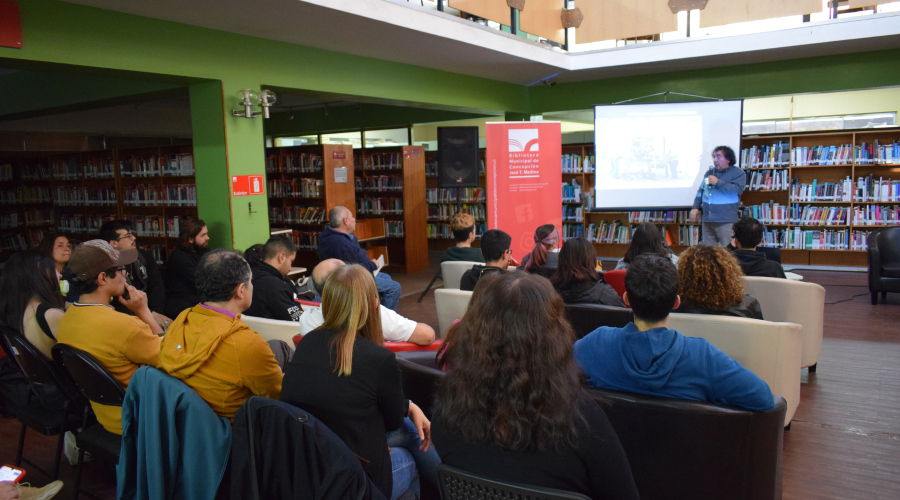 Concurrida jornada en torno al Océano Profundo se vivió en el Café Científico de octubre