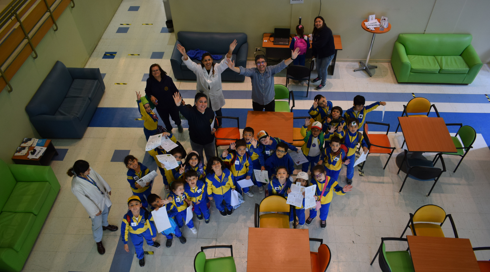 Estudiantes de 1° Básico del Colegio Concepción visitaron las instalaciones del CB-UdeC