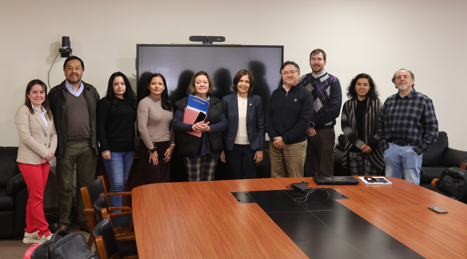 Dr. Homero Urrutia presentó avances de proyecto FONDECYT que estudia la relación entre microbioma oral, contaminación atmosférica y procesos cognitivos