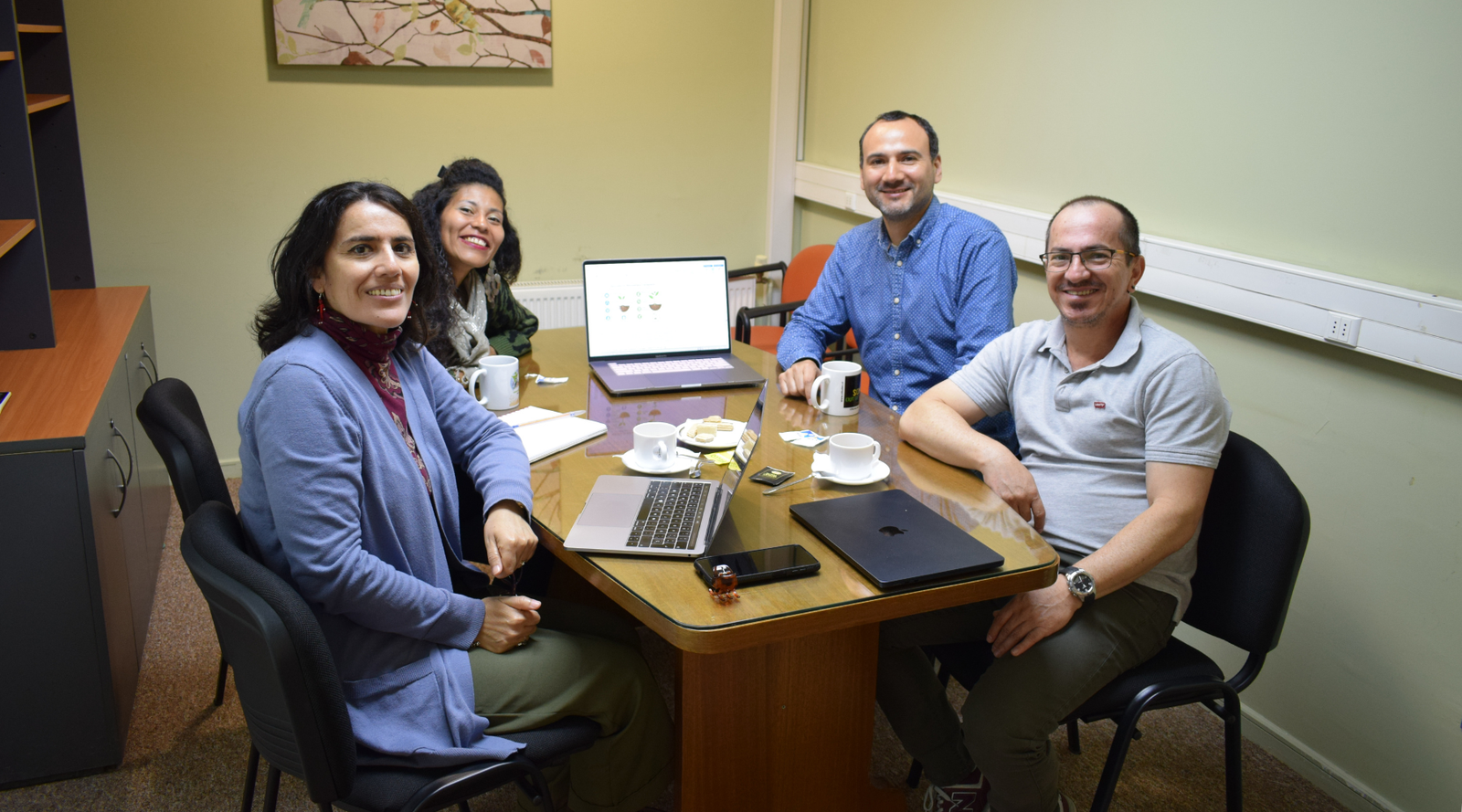 Investigadores mexicanos visitan el Centro de Biotecnología UdeC para fortalecer la colaboración científica en microbiología de suelos
