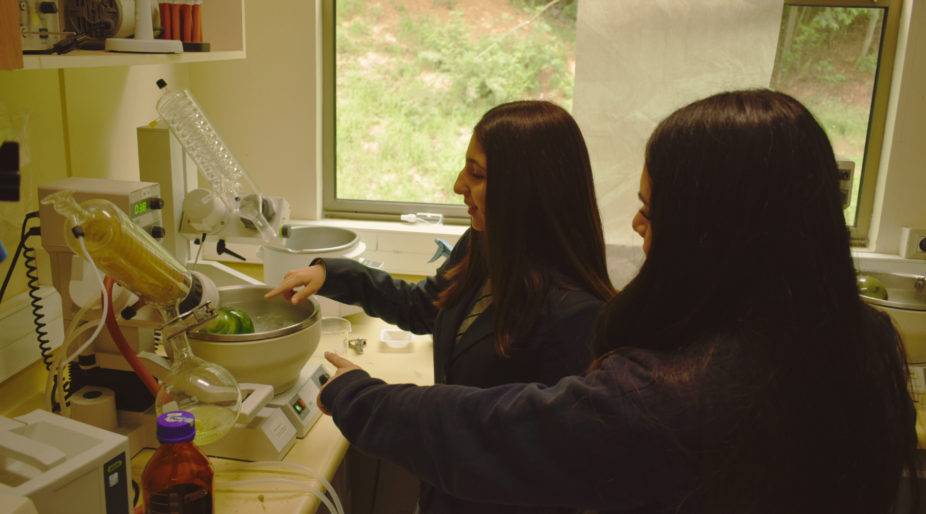 Estudiantes del Liceo Domingo Ortiz de Rozas de Coelemu visitaron el Centro de Biotecnología UdeC y se acercan al quehacer científico universitario