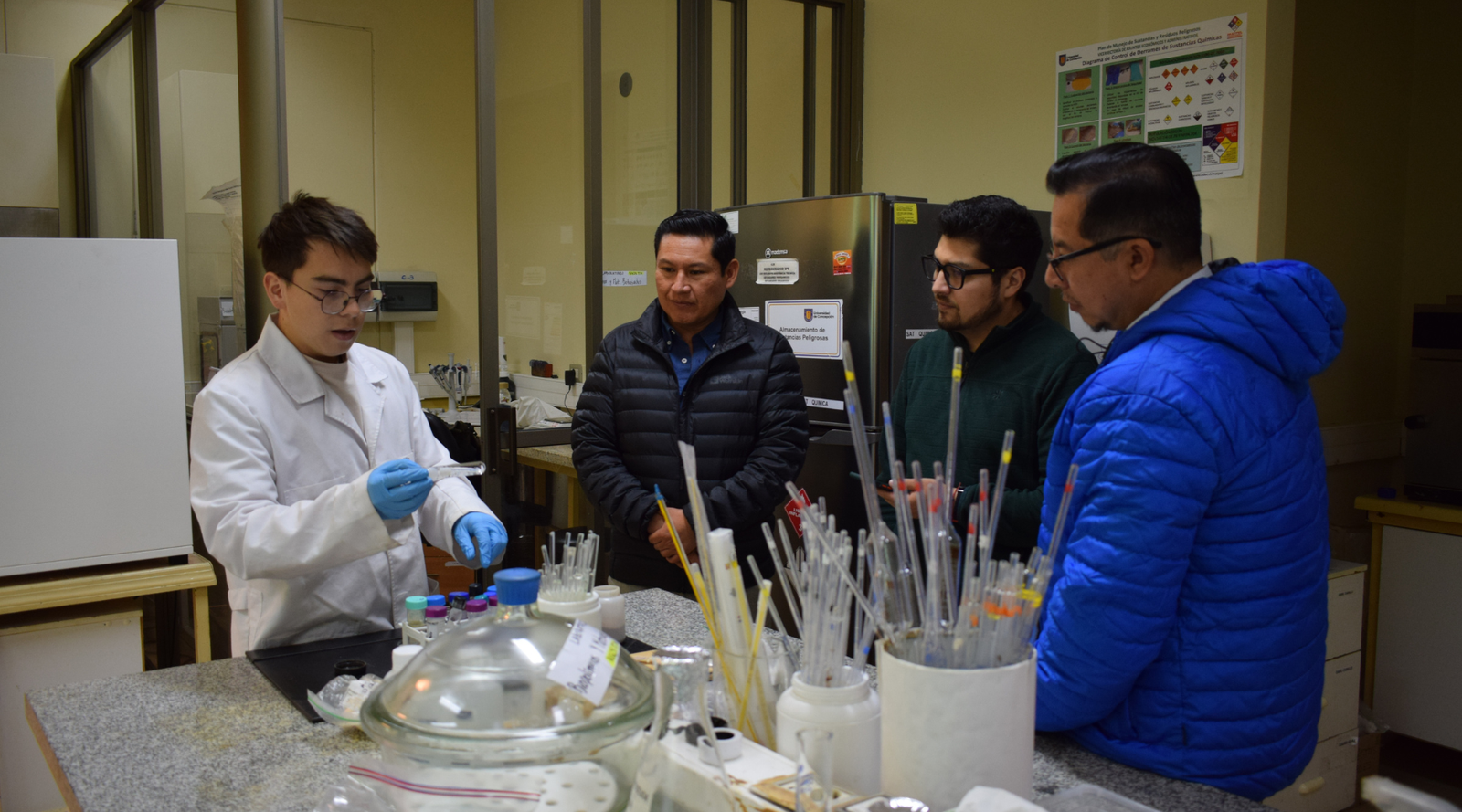 Delegación ecuatoriana visita el Centro de Biotecnología UdeC en el marco de una gira tecnológica sobre materiales biobasados
